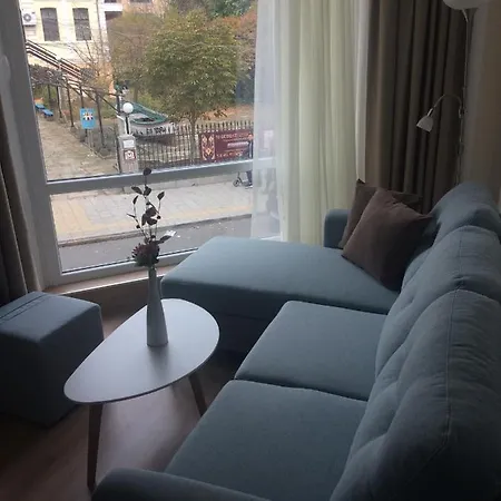 아파트 мони *