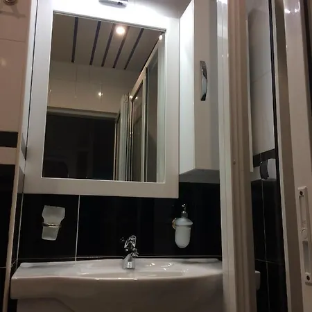 Apartment мони